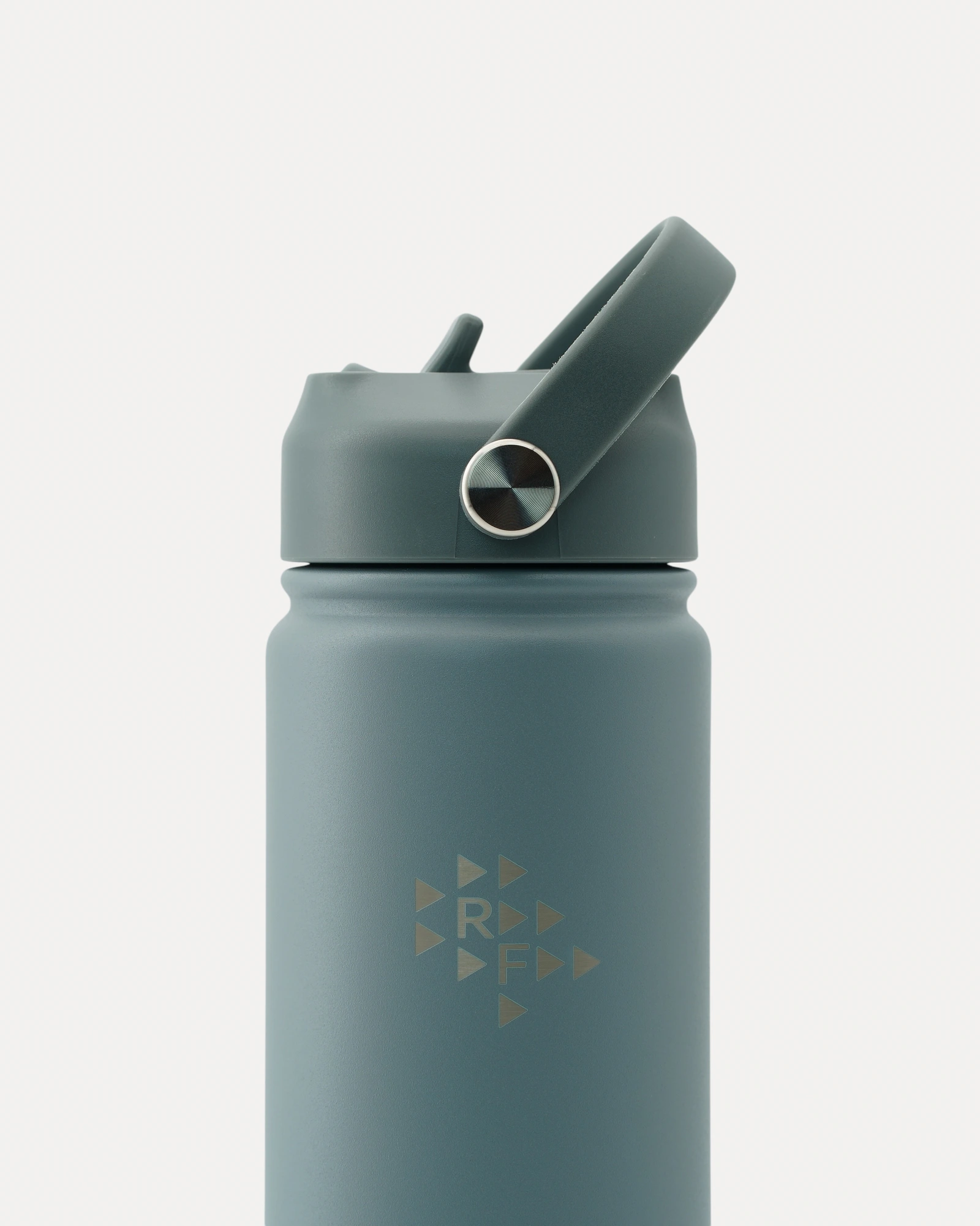 Close-up front view of Realfit Storm stainless steel water bottle with Realfit logo
